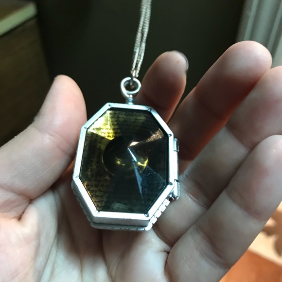 jewelry slytherins locket necklace